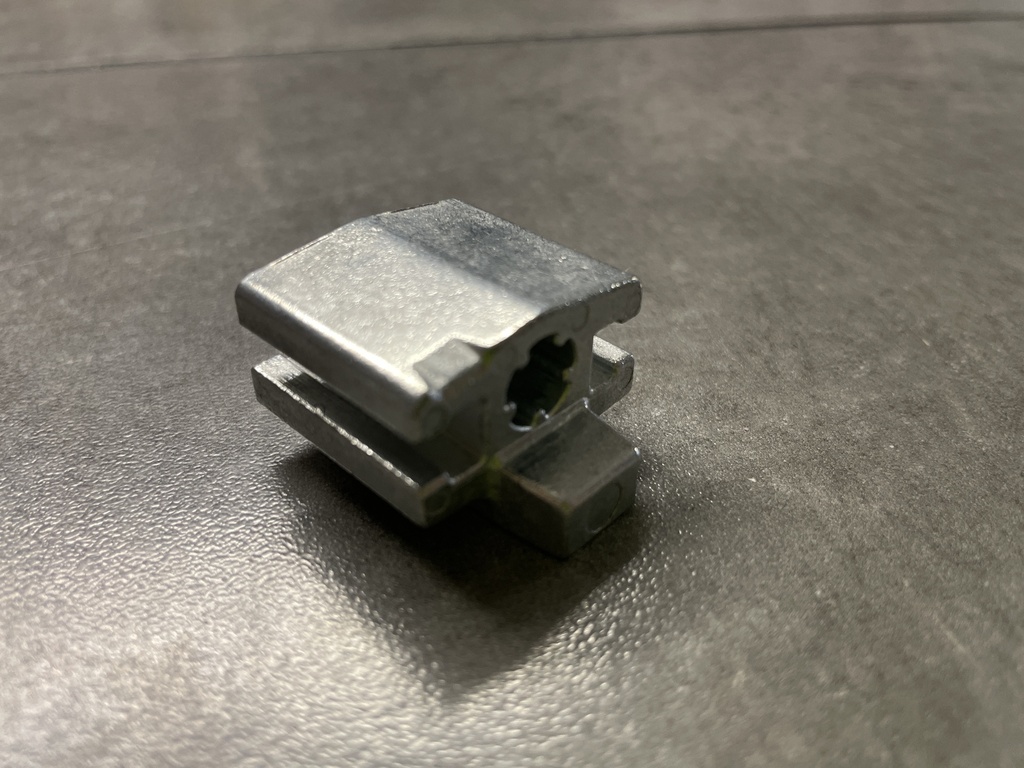 [0002021090] PIEZA ENGANCHE PALANCA DE ALTURAS 