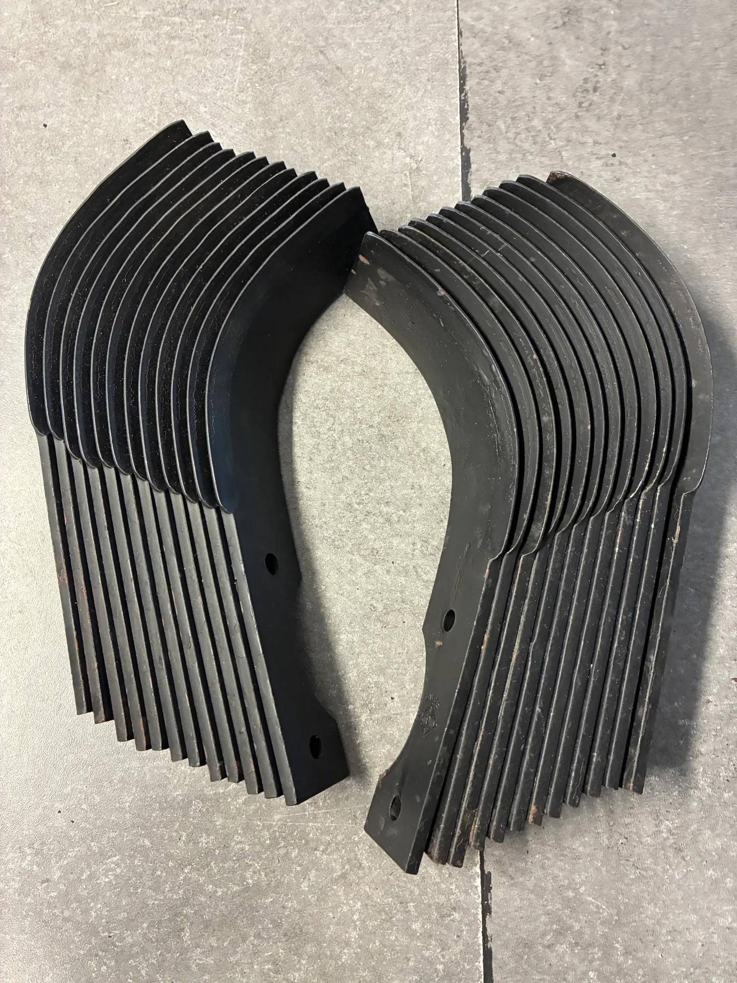 KIT 12 CUCHILLAS DERECHAS Y 12 CUCHILLAS IZQUIERDAS PARA MOTOAZADA AGRIA 3000 3001 / 178PA