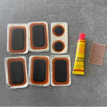 [99-5562] CAJA PARCHES REPARACIÓN NEUMÁTICOS