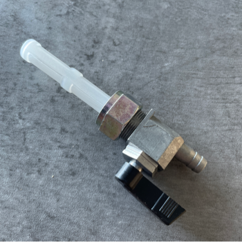 [M440-A] LLAVE DE PASO COMBUSTIBLE AGRIA IZQUIERDA 15/100