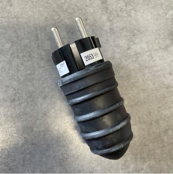 [R42010] ENCHUFE MACHO GOMA 16A